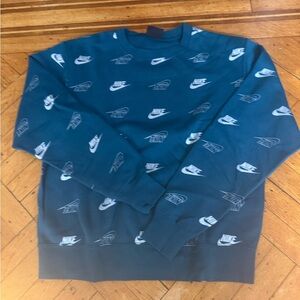 Nike women  green   Logo Sweater